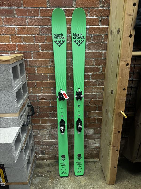 Mountain Chalet Demo Kit - Navis 102/173 with ATK Rent Me and Contour Skins